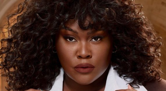 Je-reste-toujours-la-femme-noire-la-grosse-Yseult-nous-parle-de-confiance-en-soi-podcast